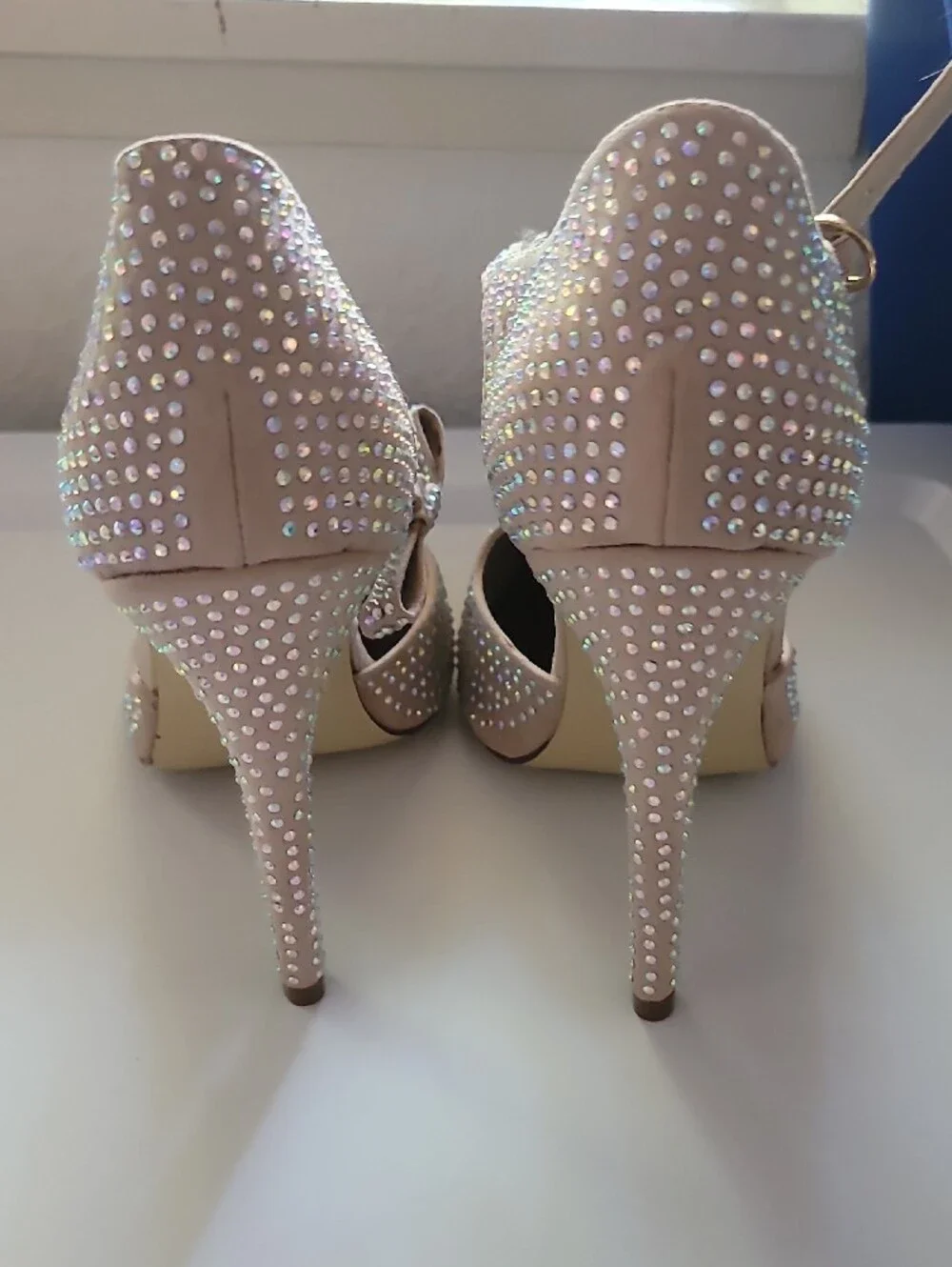 Crystal-Embellished Pointed T-Strap Heels in Nude Size 8.5 Eu39 New